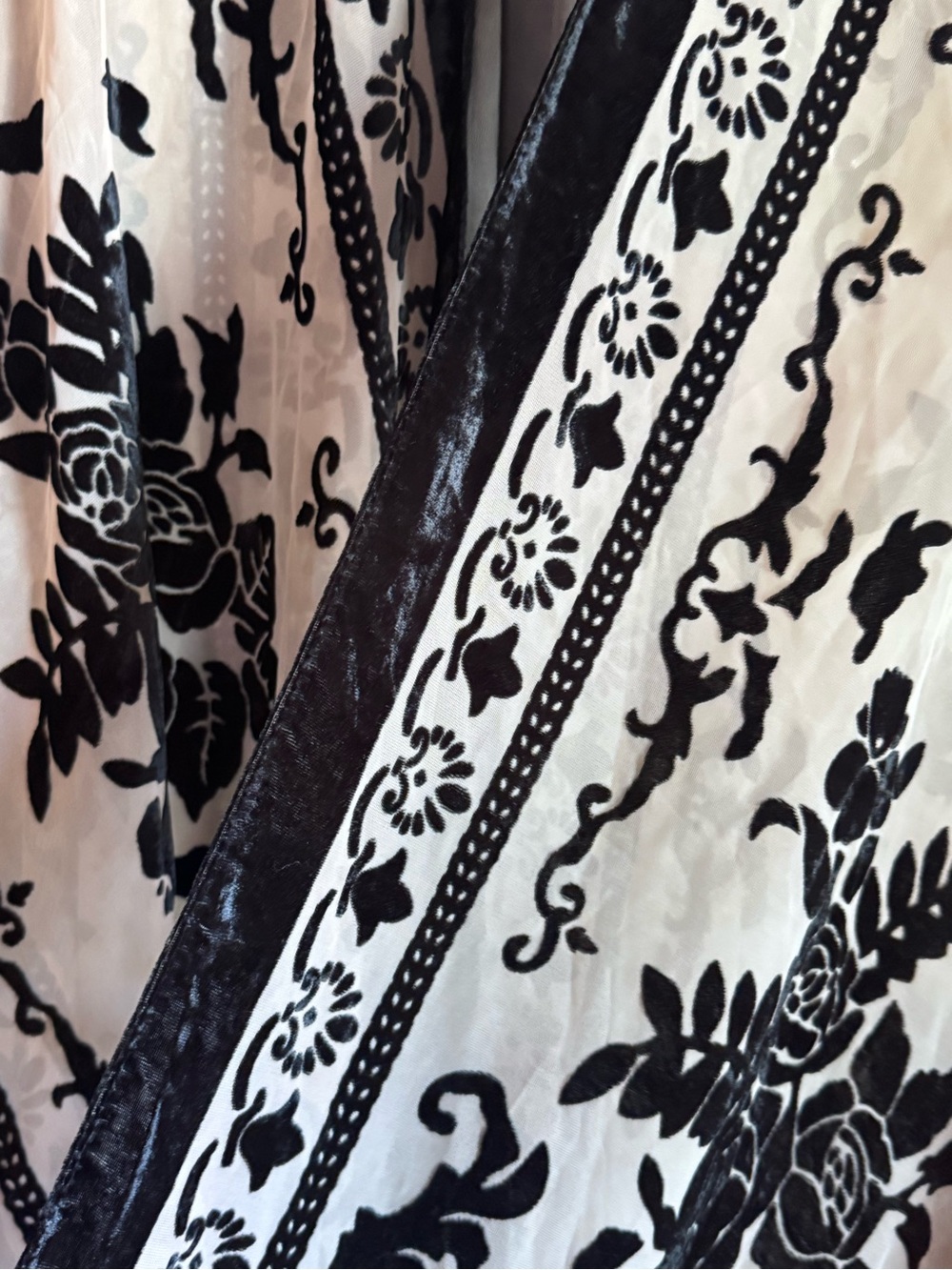 Velvet Detail Floral Fringe Kimono - Picture 2 of 7